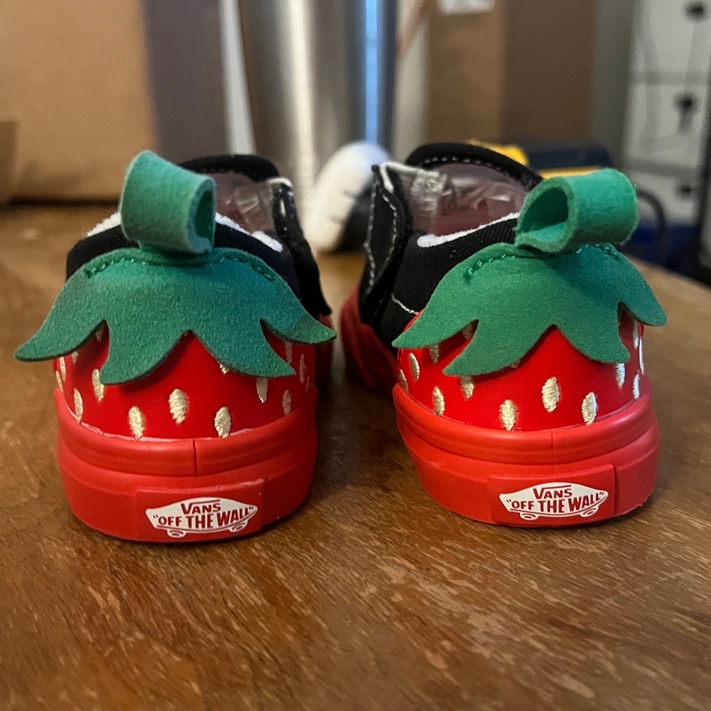 Vans
Strawberry
Td
New - Picture 3 of 4